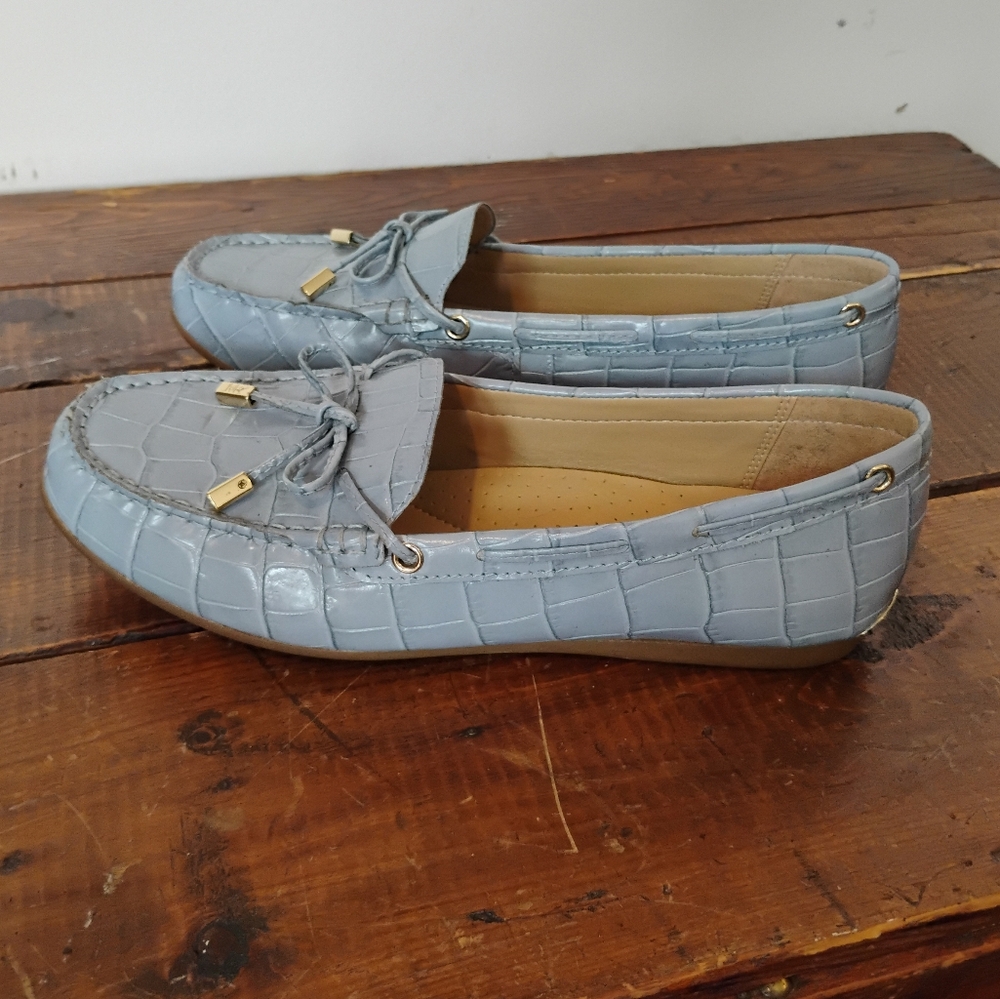 NWOB Michael Kors Sky Blue Women’s US 8.5M Flat Leather Loafers Moccasins - Picture 6 of 8